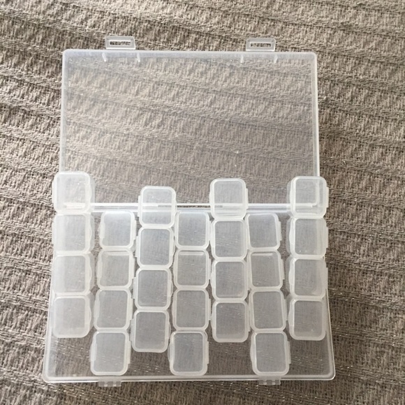 New 28 Slots Storage Box - Picture 2 of 4